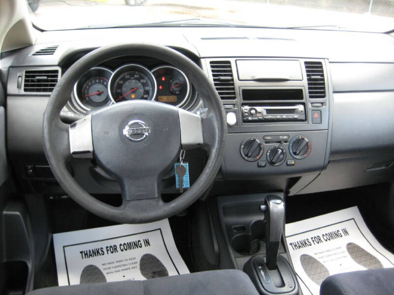 2009 Nissan Versa 1.6 Base