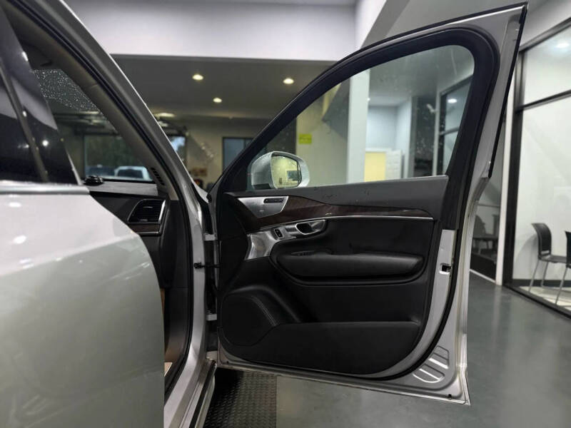 2018 Volvo XC90 T6 Momentum