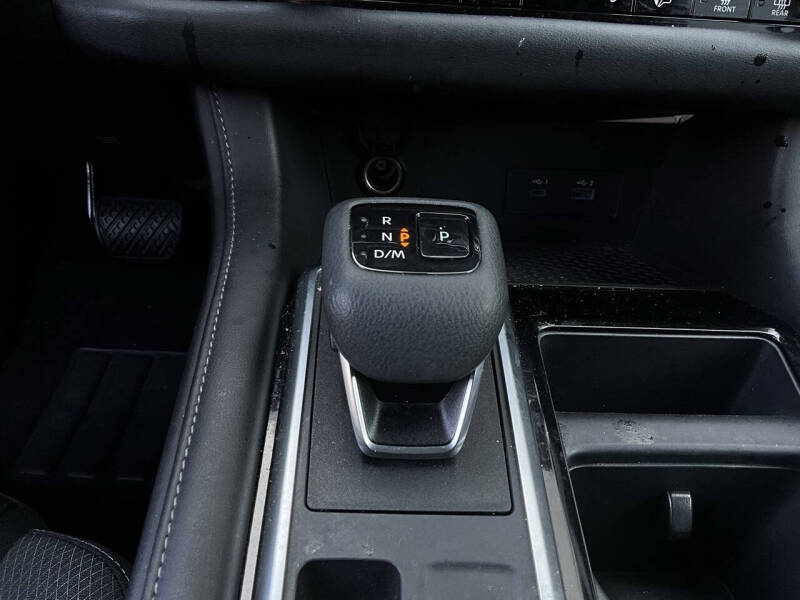 2024 Nissan Pathfinder SV