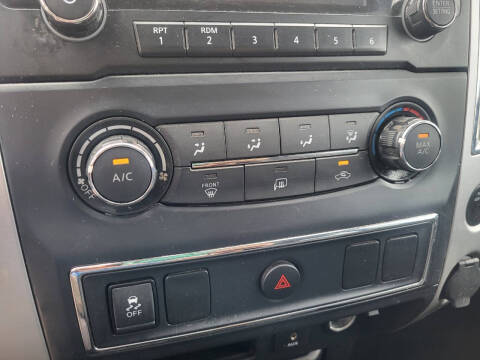 2017 Nissan Titan SV