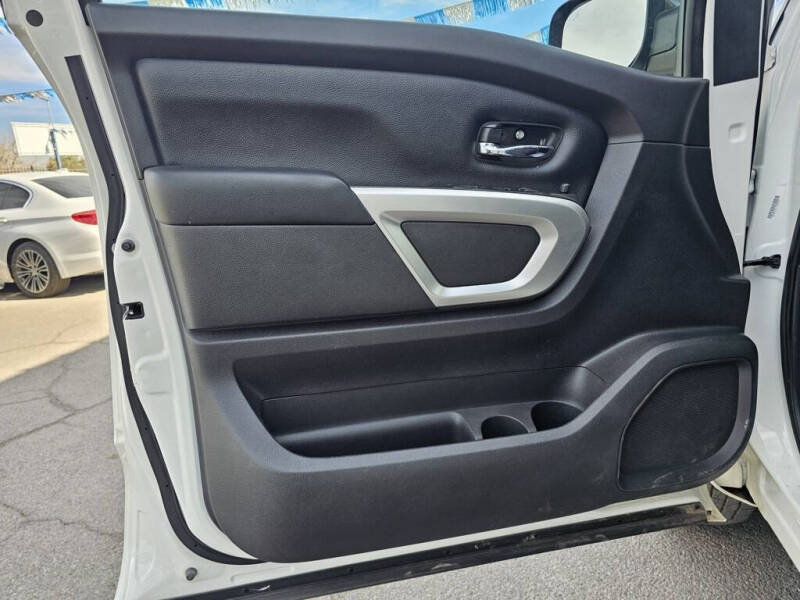 2022 Nissan Titan SV