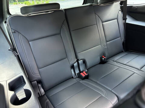 2025 GMC Yukon Elevation