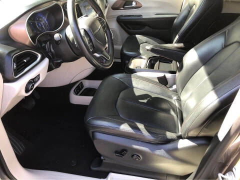 2017 Chrysler Pacifica Touring-L