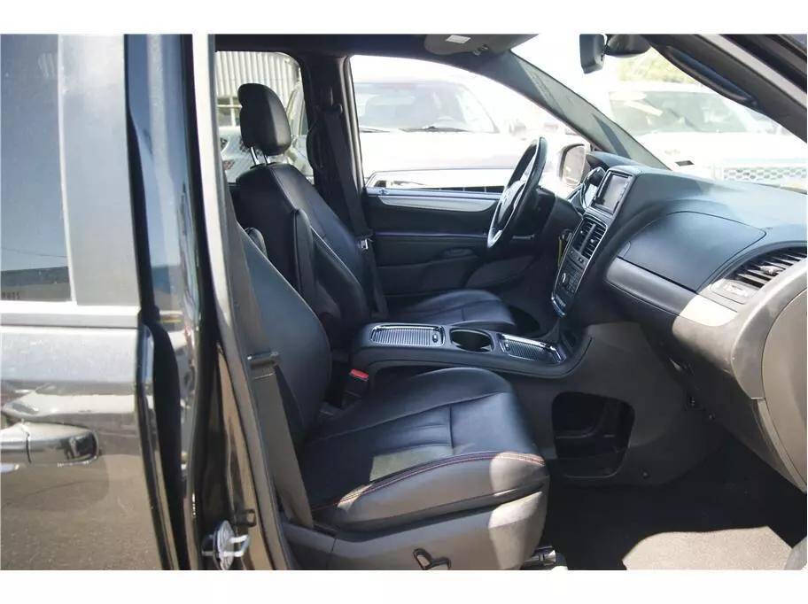 2019 Dodge Grand Caravan for sale at Auto Plaza in Fresno, CA