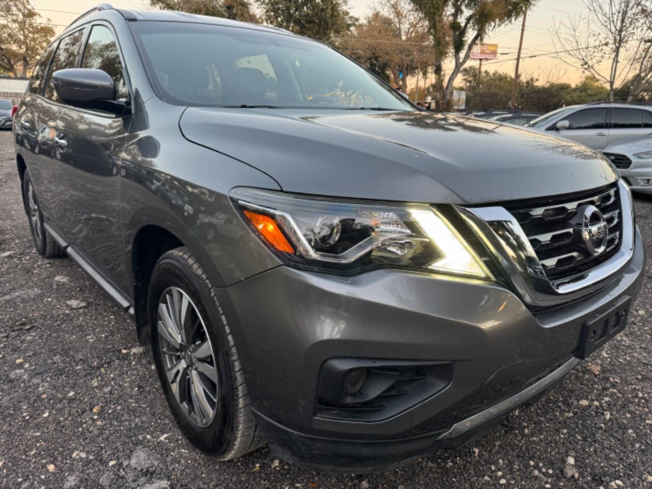 2018 Nissan Pathfinder for sale at AUSTIN PREMIER AUTO in Austin, TX