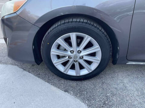 2014 Toyota Camry Hybrid XLE