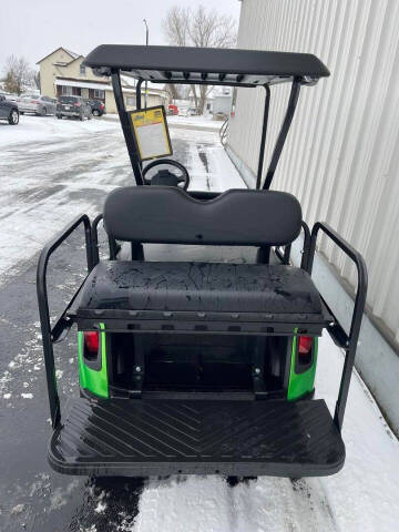 2023 E-Z-GO RXV