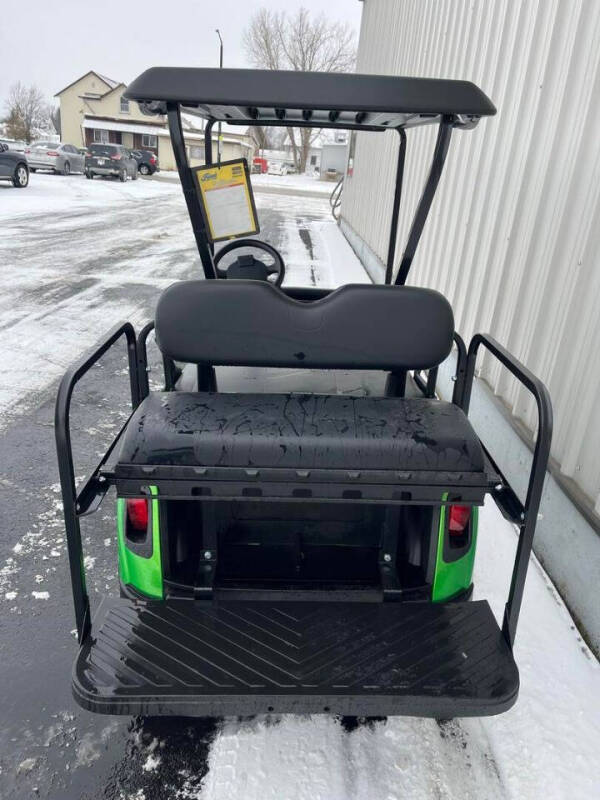2023 E-Z-GO RXV