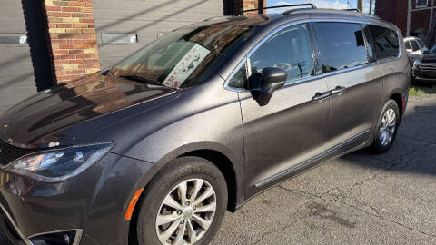 2017 Chrysler Pacifica Touring-L