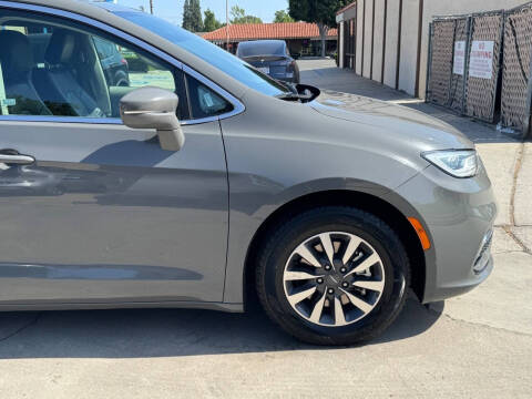2022 Chrysler Pacifica Hybrid Touring L