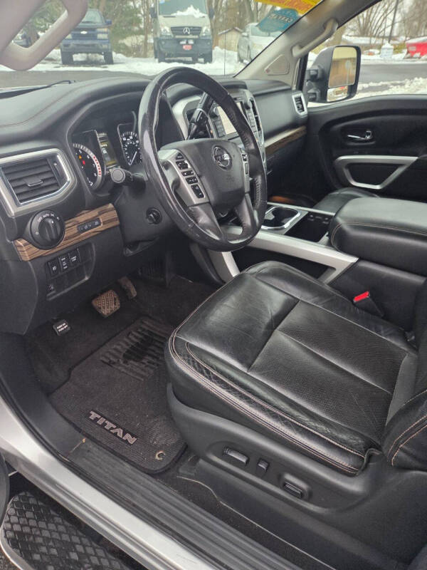 2017 Nissan Titan SV