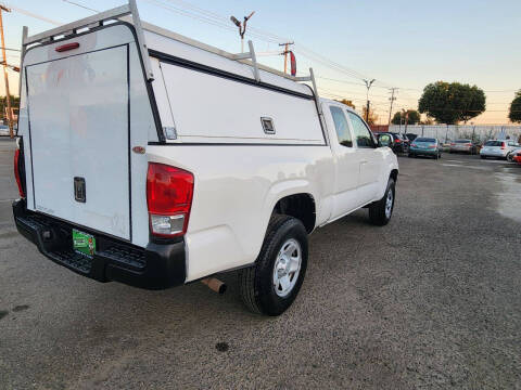 2017 Toyota Tacoma SR