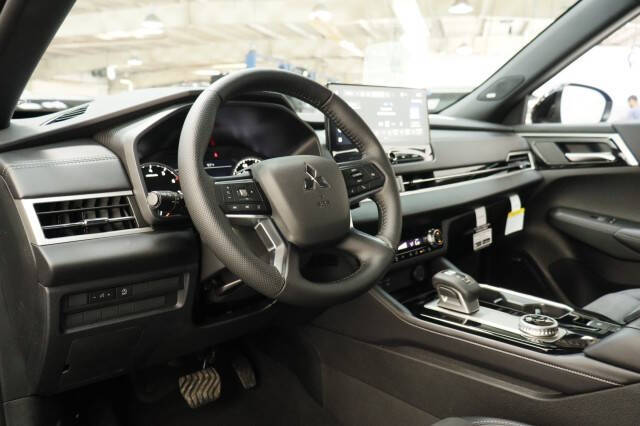 2026 Mitsubishi Outlander LE