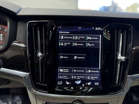 2017 Volvo S90 T6 Momentum