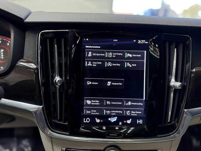 2017 Volvo S90 T6 Momentum