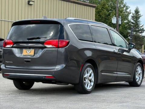 2017 Chrysler Pacifica Touring-L Plus