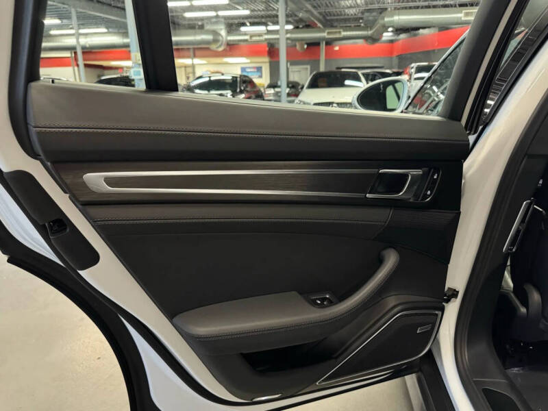 2023 Porsche Panamera 4 E-Hybrid Platinum Edition