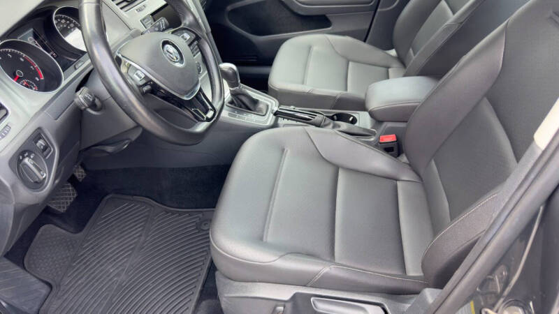 2015 Volkswagen Golf TSI SE