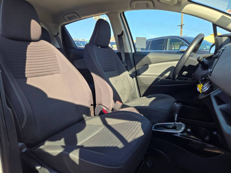 2016 Toyota Yaris 5-Door SE