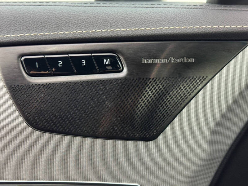 2022 Volvo XC90 Recharge T8 R-Design