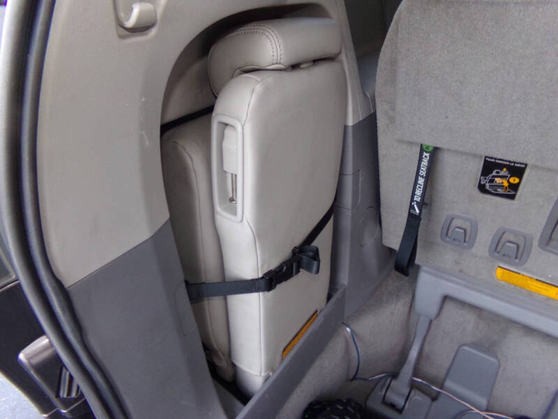 2011 Toyota Sienna XLE 7-Passenger Auto Access Seat