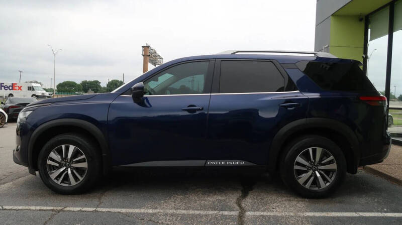 2022 Nissan Pathfinder SL