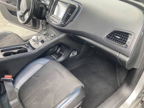 2016 Chrysler 200 S