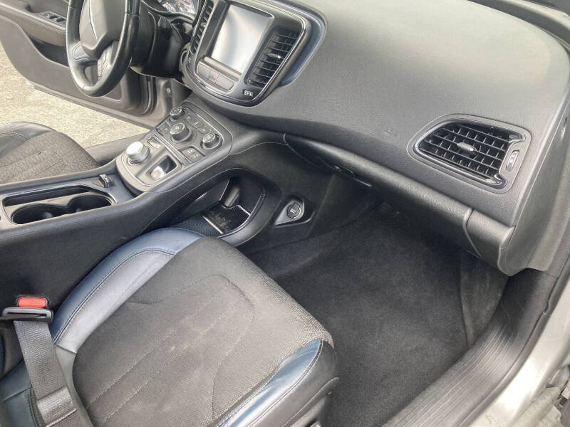 2016 Chrysler 200 S
