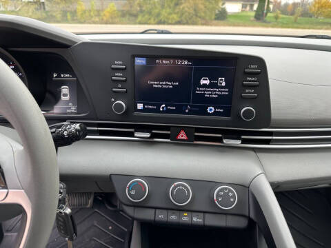 2022 Hyundai Elantra SE