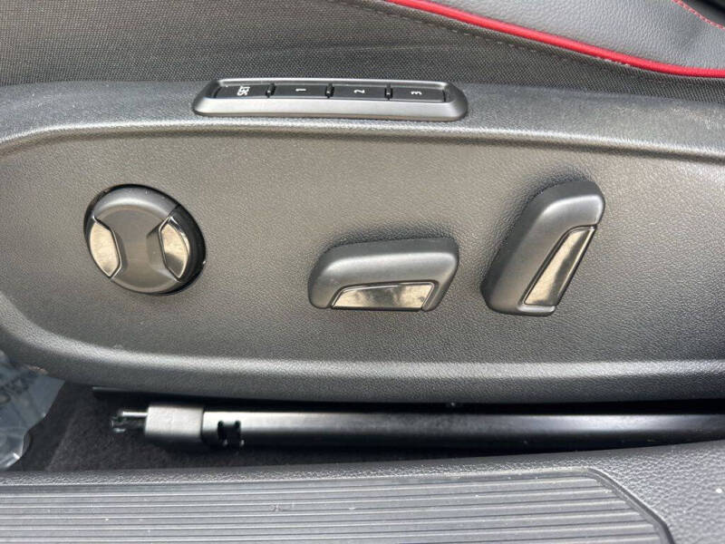 2023 Volkswagen Golf GTI SE