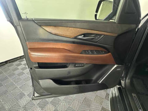 2017 Cadillac Escalade Luxury