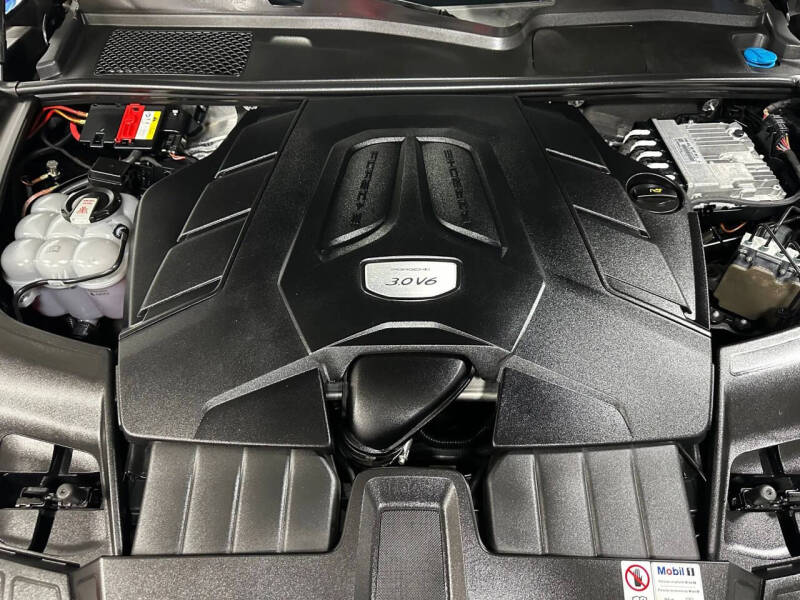 2022 Porsche Cayenne Platinum Edition