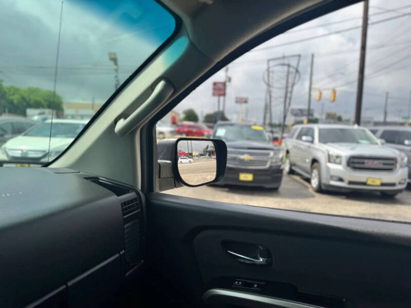 2015 Nissan Titan