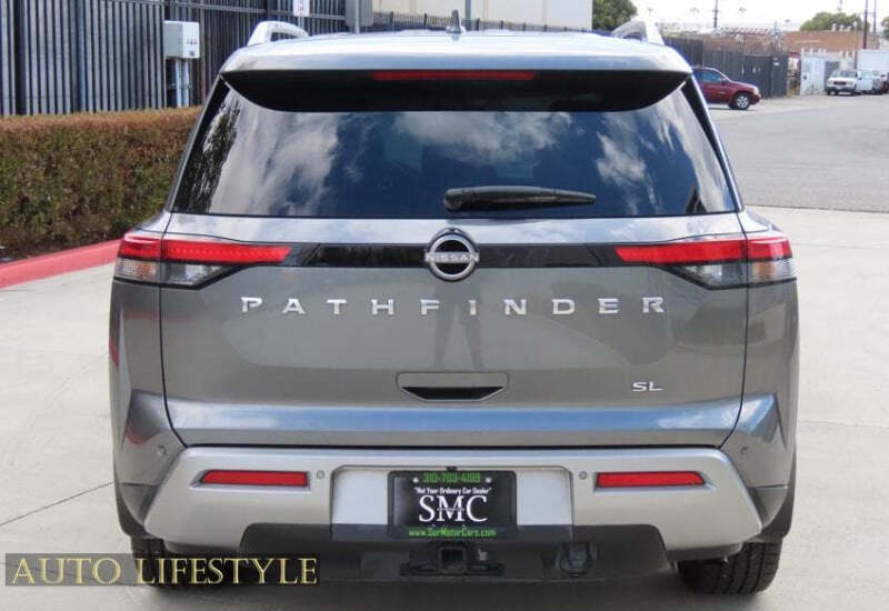 2022 Nissan Pathfinder SL
