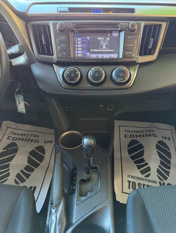 2015 Toyota RAV4 LE - Photo 24