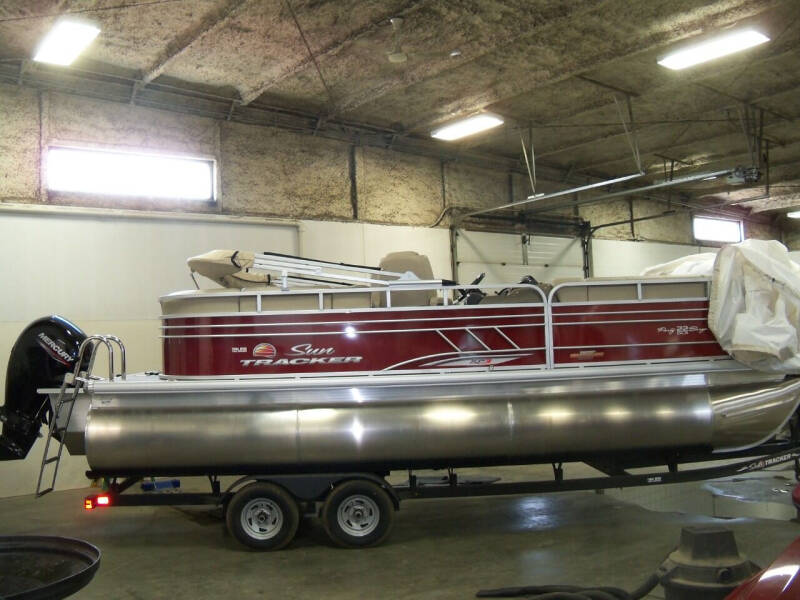 2023 Sun Tracker Party Barge 22 XP3