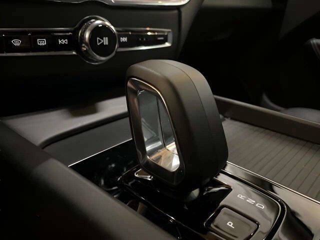 2025 Volvo XC60 B5 Core Dark Theme