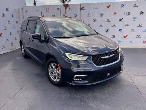 2021 Chrysler Pacifica for sale at Cars Unlimited of Santa Ana in Santa Ana CA