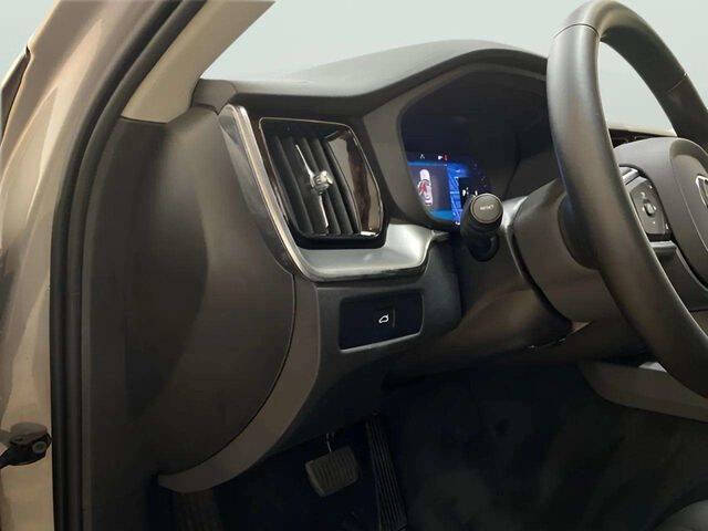 2025 Volvo XC60 B5 Core Dark Theme