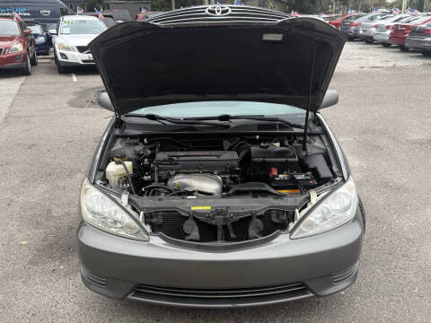 2005 Toyota Camry LE