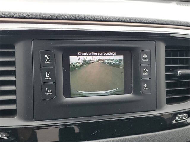 2017 Chrysler Pacifica Touring-L