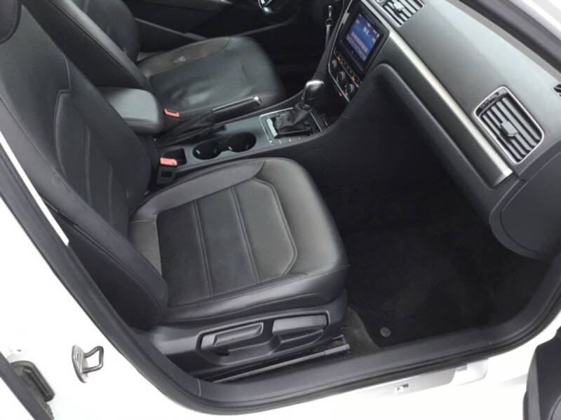 2017 Volkswagen Passat 1.8T R-Line