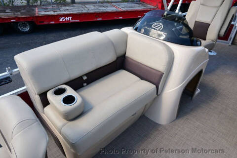 2019 Sun Tracker Fishin Barge 20 DLX