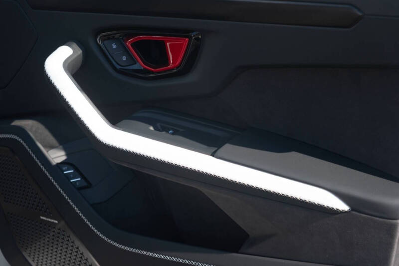 2025 Lamborghini Urus SE
