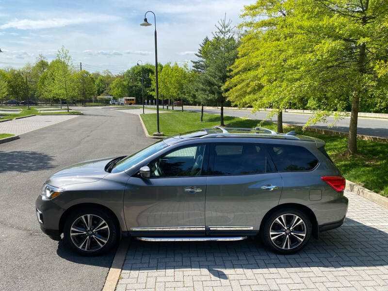 2020 Nissan Pathfinder Platinum photo 17