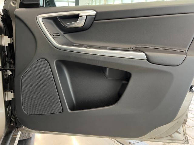 2016 Volvo XC60 T6 Drive-E