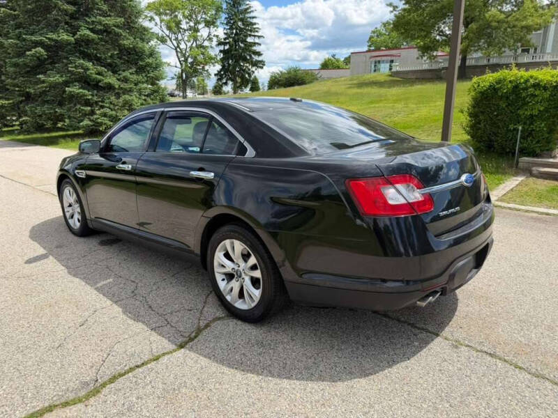2011 Ford Taurus SEL