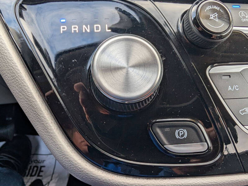 2017 Chrysler Pacifica Touring-L