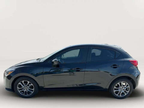 2020 Toyota Yaris Hatchback LE