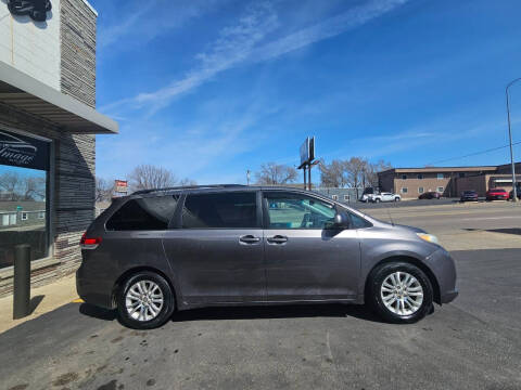 2011 Toyota Sienna XLE 7-Passenger Auto Access Seat